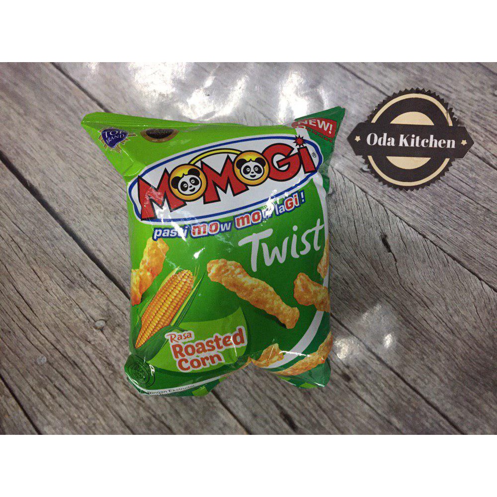 MOMOGI SNACK TWIST ROASTED CRN PACK 25gr