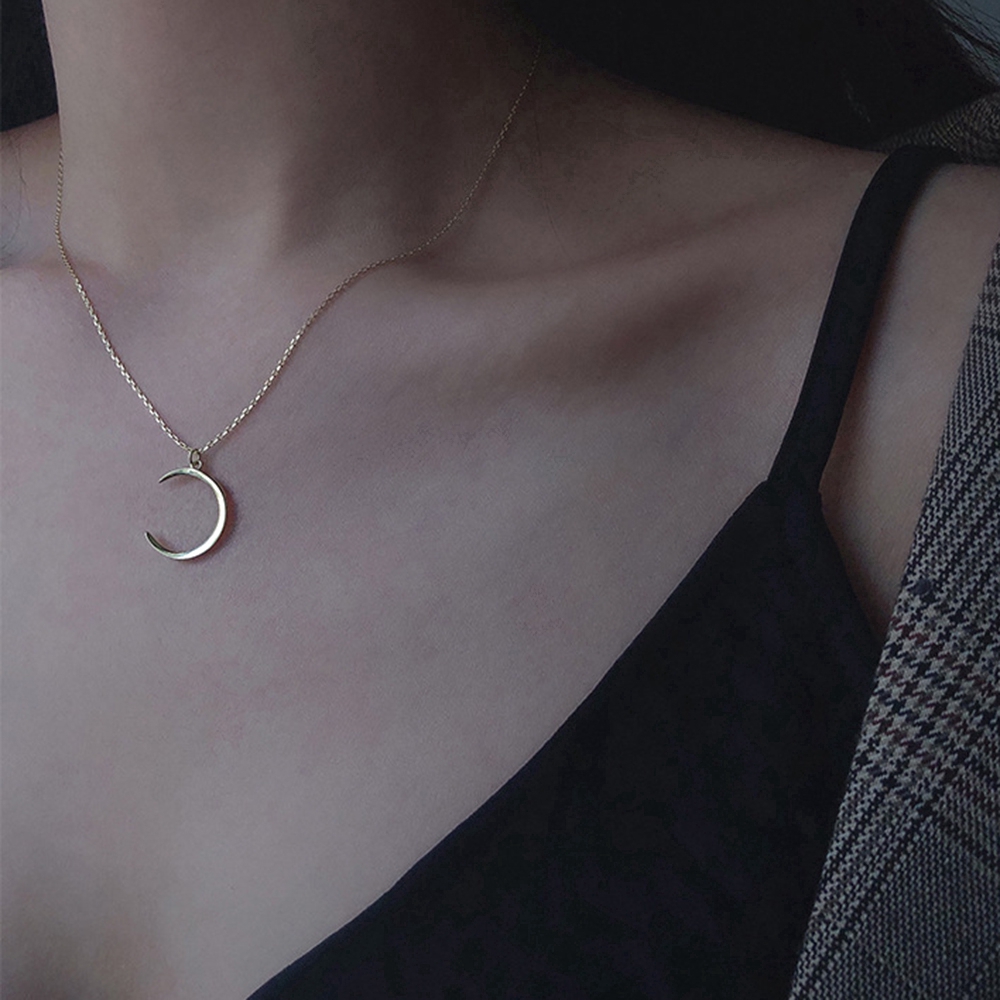 【COD Tangding】Kalung Rantai Dengan Liontin Bentuk Bulan Sabit Warna Emas Untuk Wanita