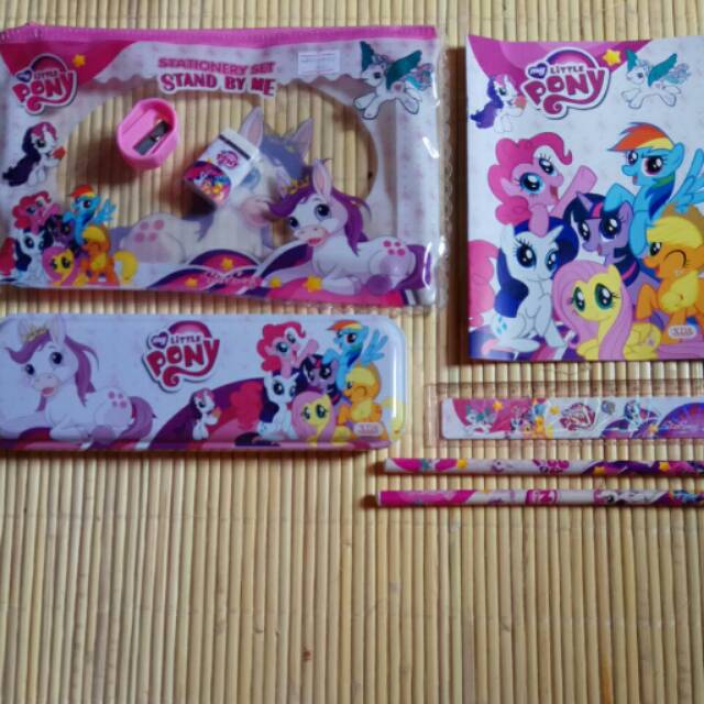 

Tempat pensil pouch pony,mickey,hello kitty dan frozen