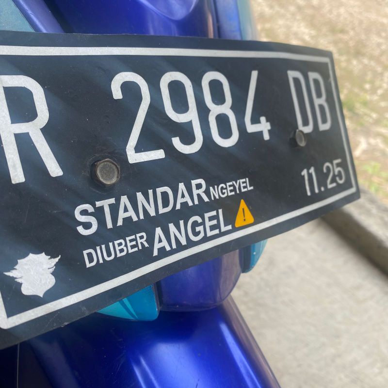 Stiker standar ngeyel diuber angel  stickerr plat nomer standar ngeyel cutting sticker