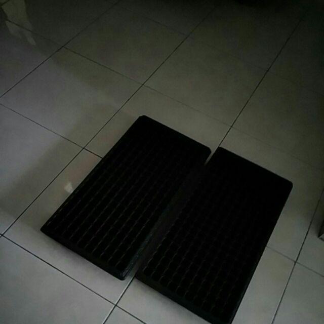 Paket 2pcs Nampan Alas Tray + 2pcs Tray Semai 200 Lubang