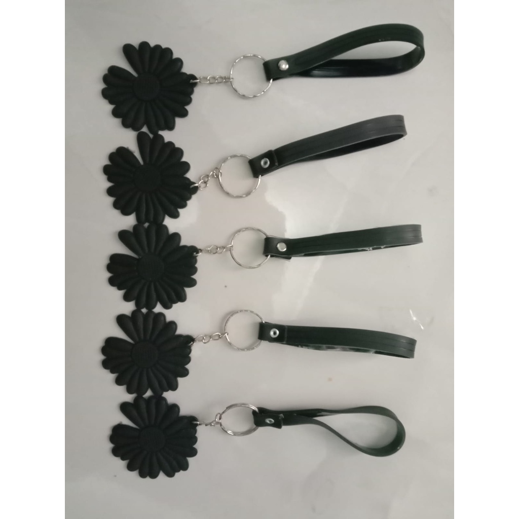 Gantungan Kunci Bunga Hitam / Gantungan Kunci Black Flowers Daisy