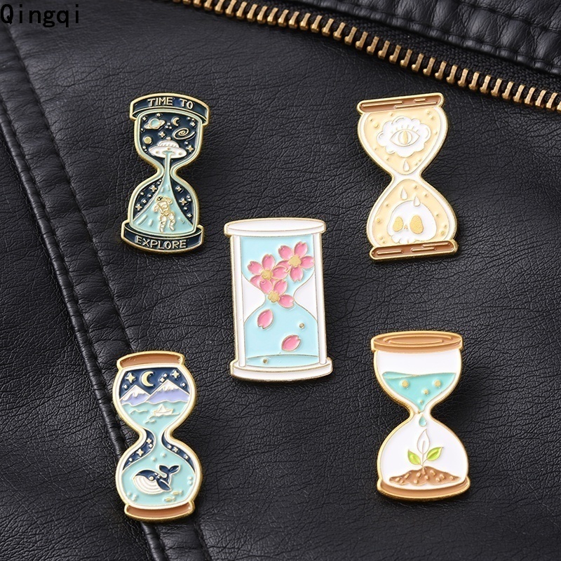 Bros Pin Enamel Bentuk Jam Pasir Bahan Metal Untuk Aksesoris Tas Ransel Topi