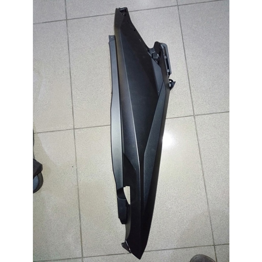BODY SAMPING KANAN VARIO 150 2014 - 2016 83500K59A10ZJ - COVER R BODY (MT GN BL)