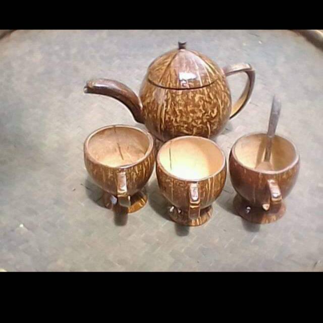 Kerajinan dari batok kelapa