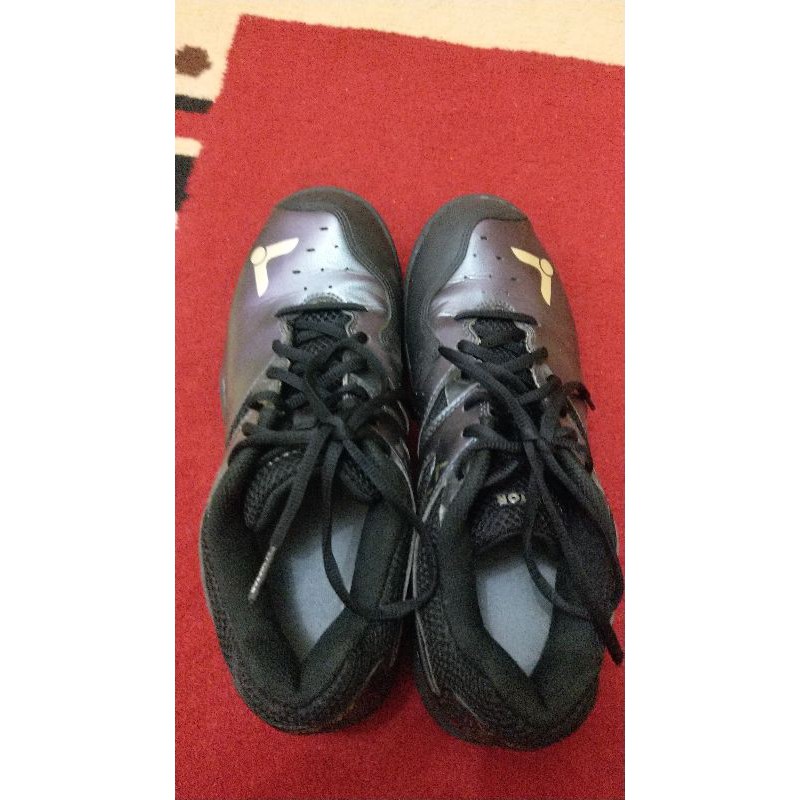 Sepatu victor p8510
