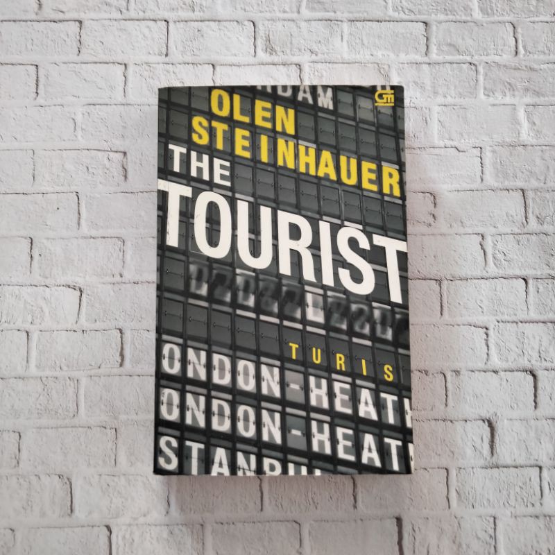 Buku bekas Novel The Tourist by Olen Steinhauer