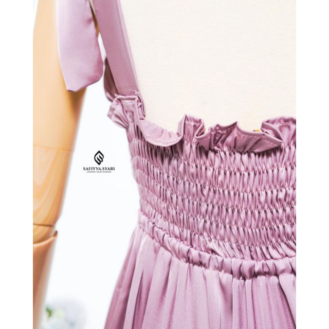 Long Diana Dress by Safiyya.syari