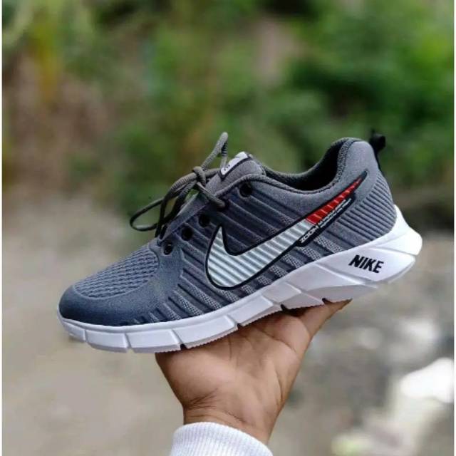 sepatu sport NIKE ZOOM. NO DUSS