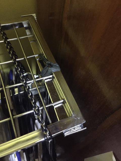 Gantungan Baju, Gawangan Pipa Kotak Dengan Rak Ram Kawat