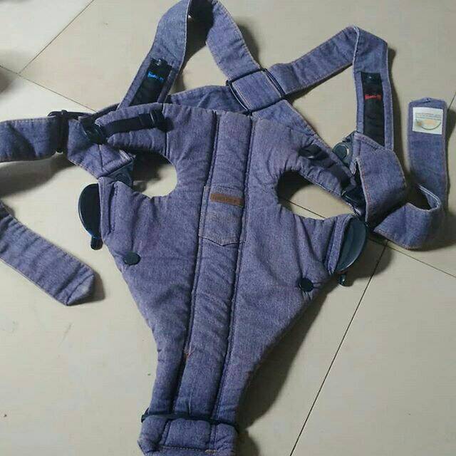 Baby bjorn carrier