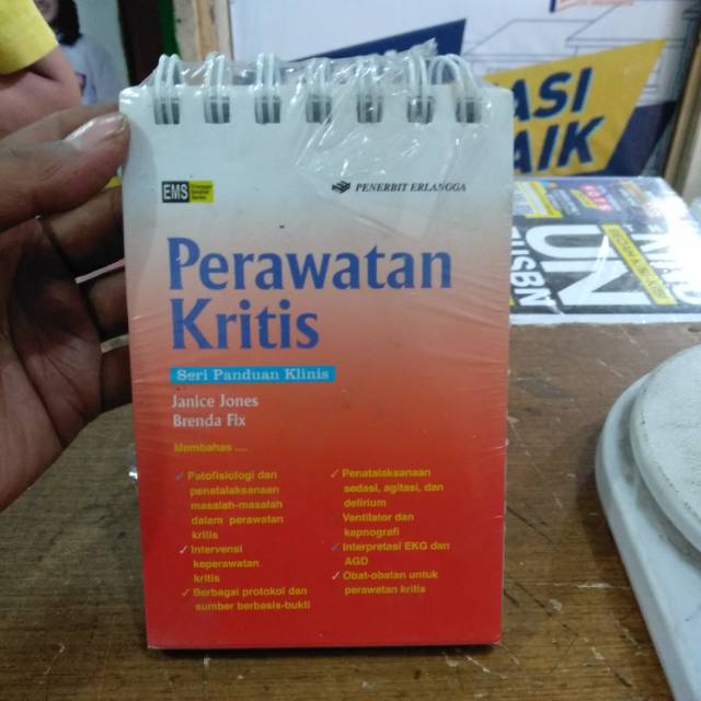 Buku Perawatan kritis seri panduan klinis