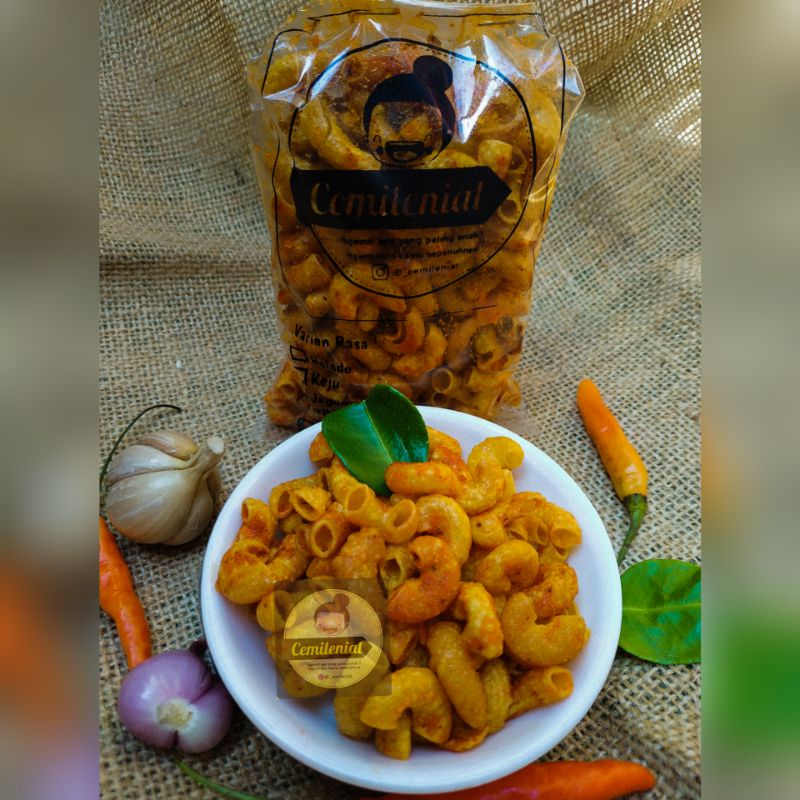 

MAKARONI BANTET PEDAS DAUN JERUK EXTRA BAWANG GORENG KEMASAN 100gr