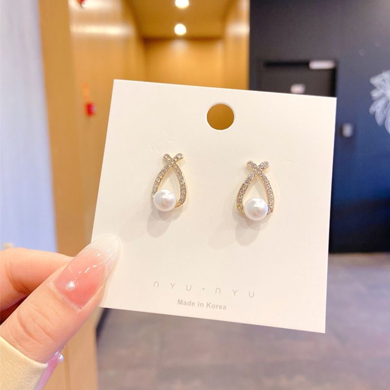 FerenHongXia Anting Tusuk Silver Model Silang Dengan Mutiara Gaya Korea Untuk Wanita