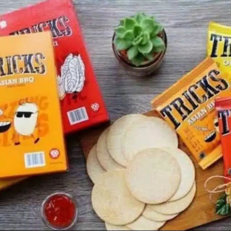 

SNACK TRICKS BAKED CRISPS/ SNACKS TRICK POTATO / KENTANG RASA ORIGINAL-KIMCHI-RENDANG-BBQ-bulg