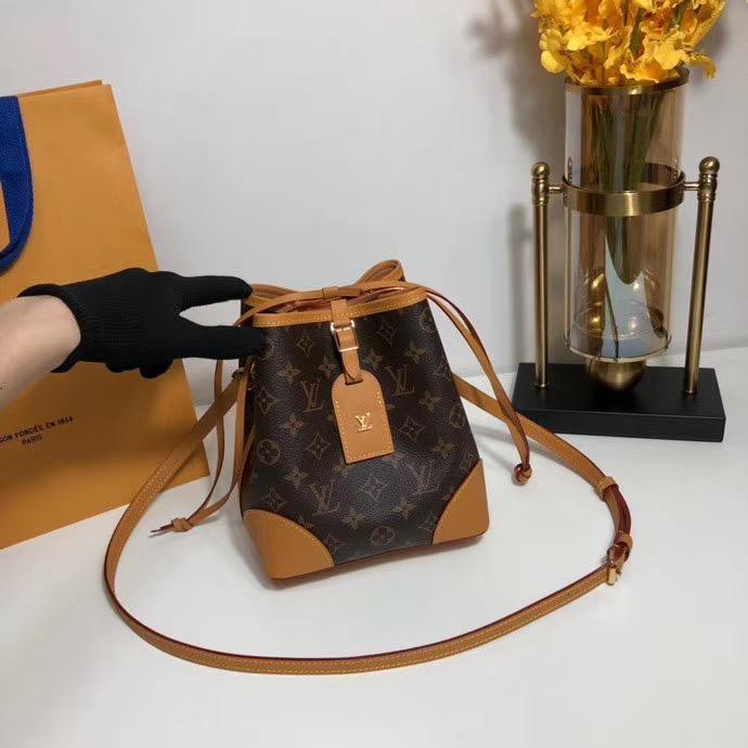 lv small sling