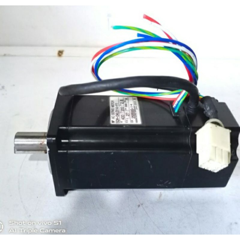 YASKAWA SERVO MOTOR 200V 400W 1.6A 3000RPM