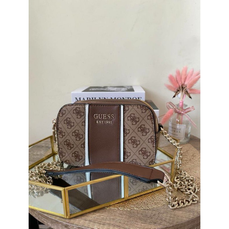 GUESSS cathleen crossbody bag
