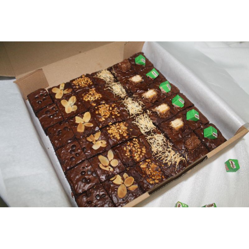 

PREMIUM FUDGE BROWNIES / BROWNIES SEKAT /BROWNIES POTONG/BROWNIES PANGGANG / BROWNIES COKLAT 24 x 24