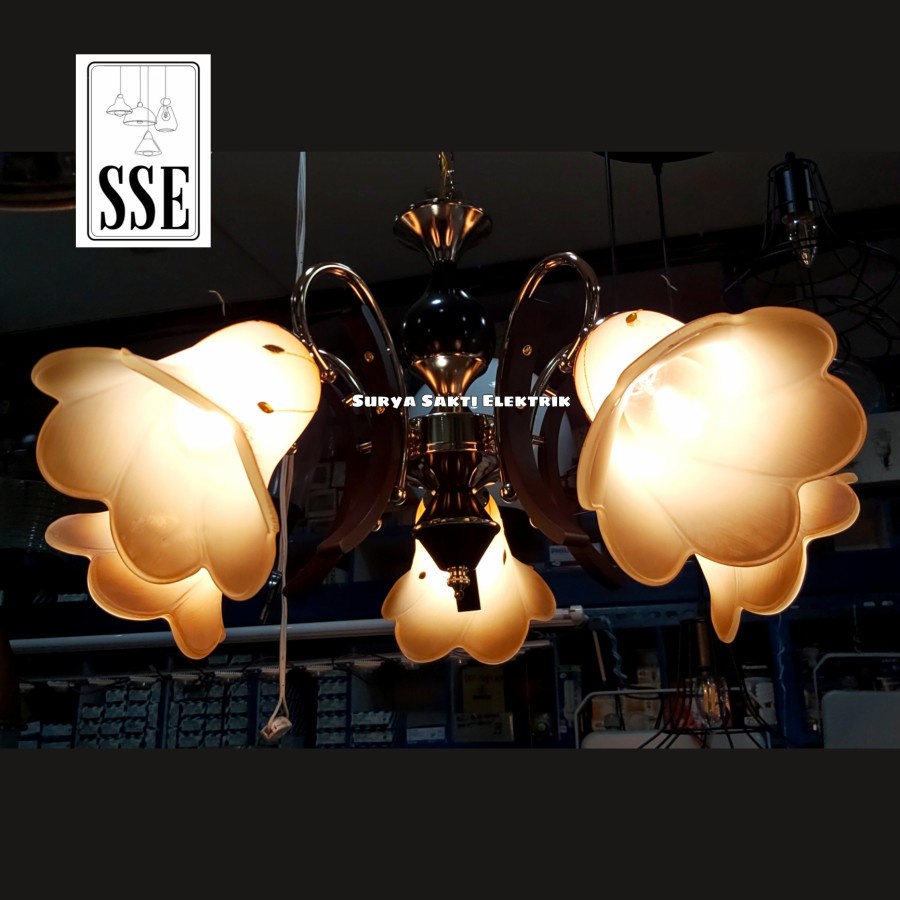 LAMPU GANTUNG HIAS MINIMALIS TAMU MODEL BUNGA CABANG 5 LAMPU GANTUNG RUANG TAMU