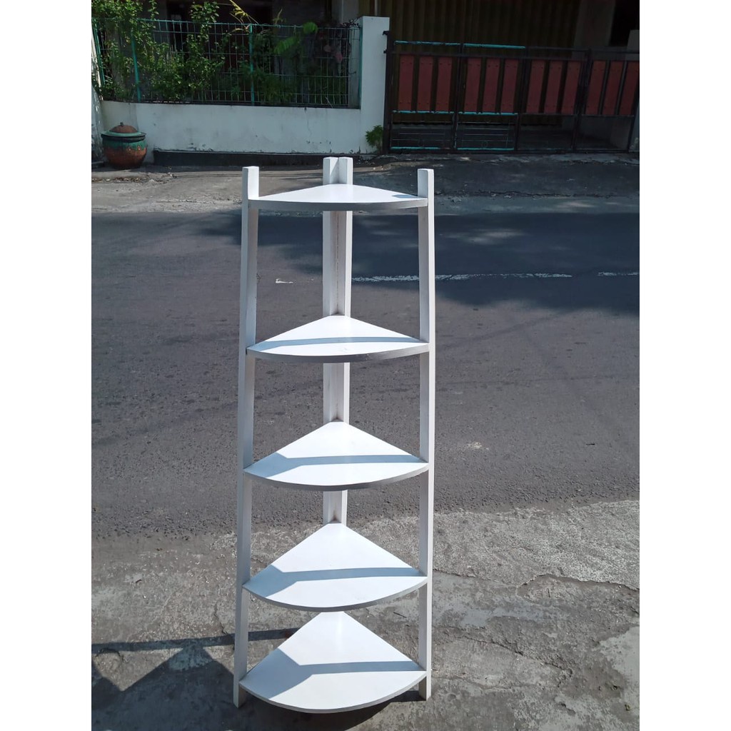 RAK SUDUT KAYU RUANG TAMU MINIMALIS