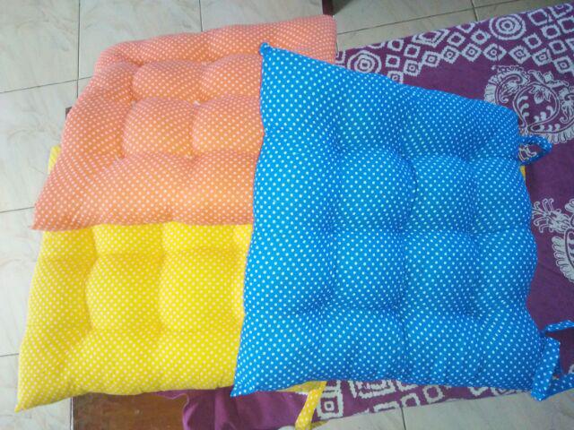 Bantal Duduk / Bantal Katun Polkadot / Bantal Silikon / Bantal Murah