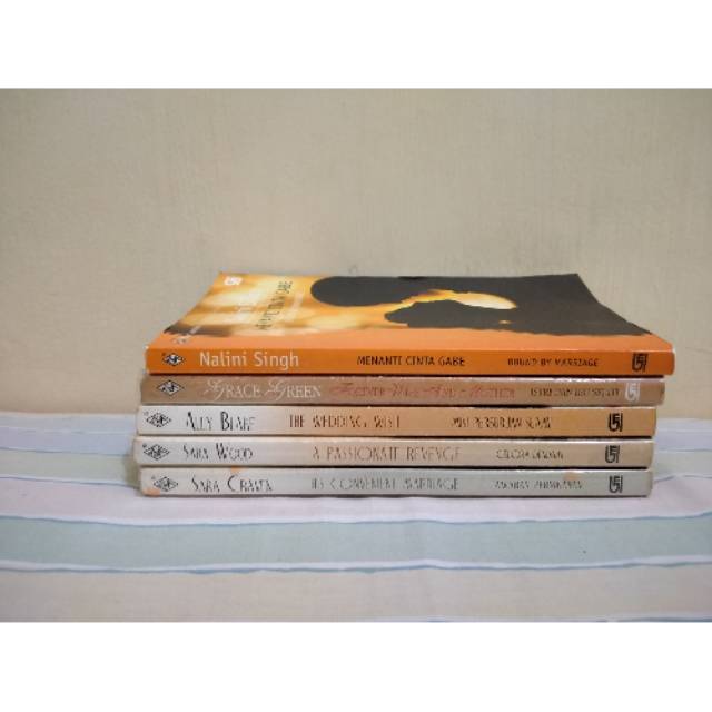 Novel Harlequin, Novel Bekas, Romance