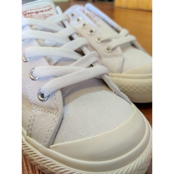 Compass Gazelle Low White Red BNIB - Sepatu Sneakers