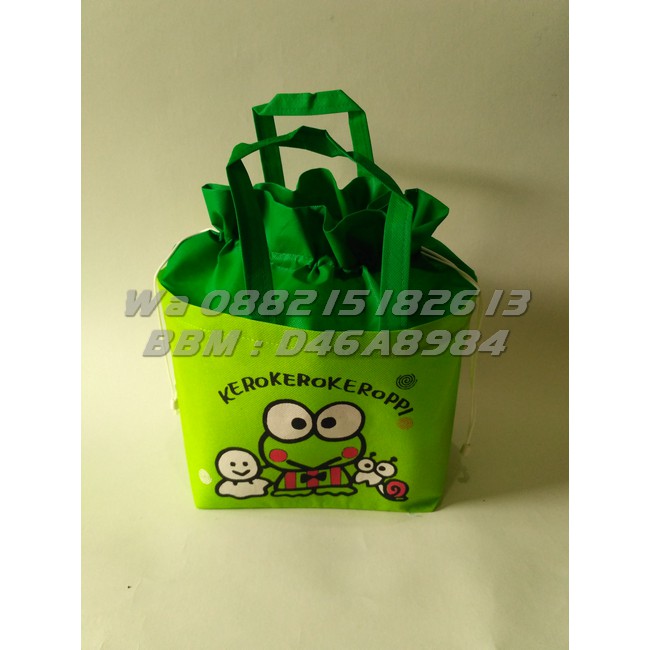 

Tas Ulang Tahun Anak Kartun KEROPI| Tas Serut Box Nasi Ukuran 20x20cm