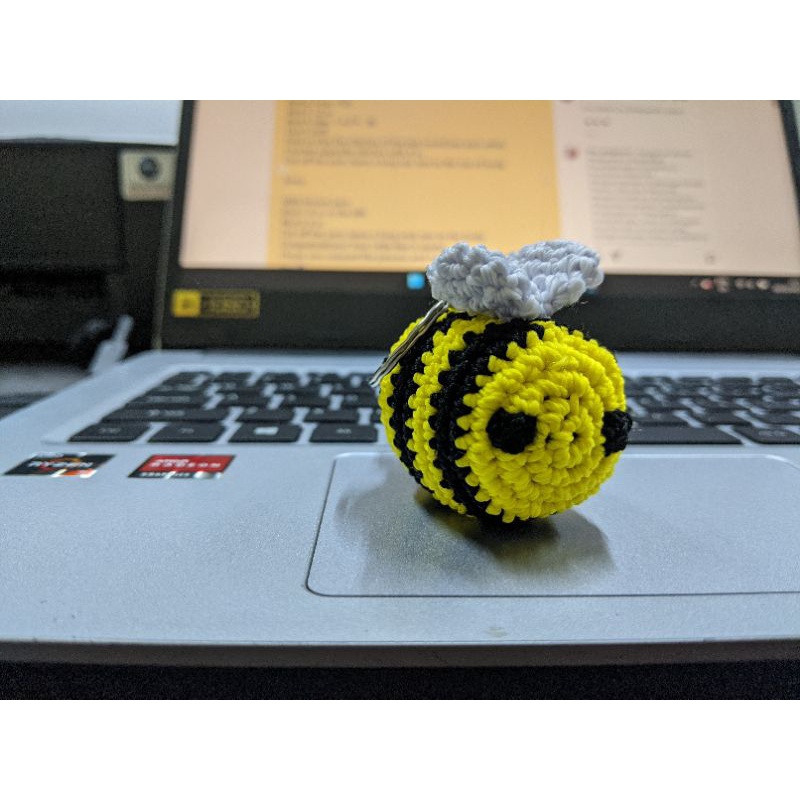 amigurumi bee keychain