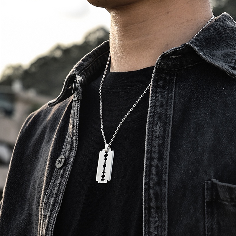 Kalung Choker Liontin Pisau Cukur Geometris Bahan Stainless Steel Gaya Punk Hip-Hop Untuk Pria