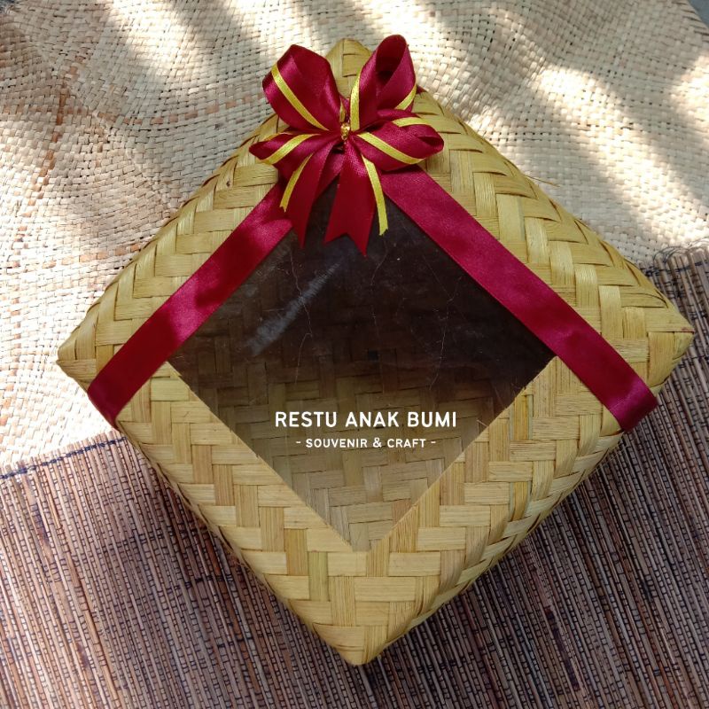 

Besek Bambu Warna Kuning Pita Mika|Food Box|Wadah Sokase Hampers|Tempat Hantaran|Saji|Makanan|Kue