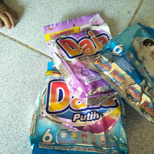 Daia Deterjen+softener Violet 300 Gram