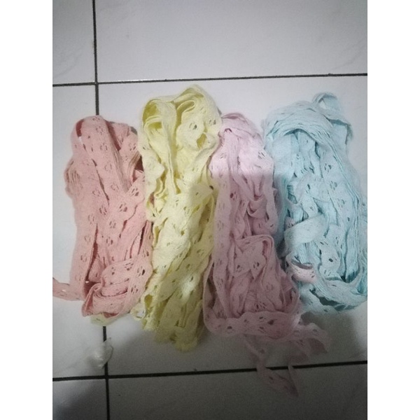 Renda kait rajut putih dan warna lebar 1 - 1.5 cm rol 15 yard