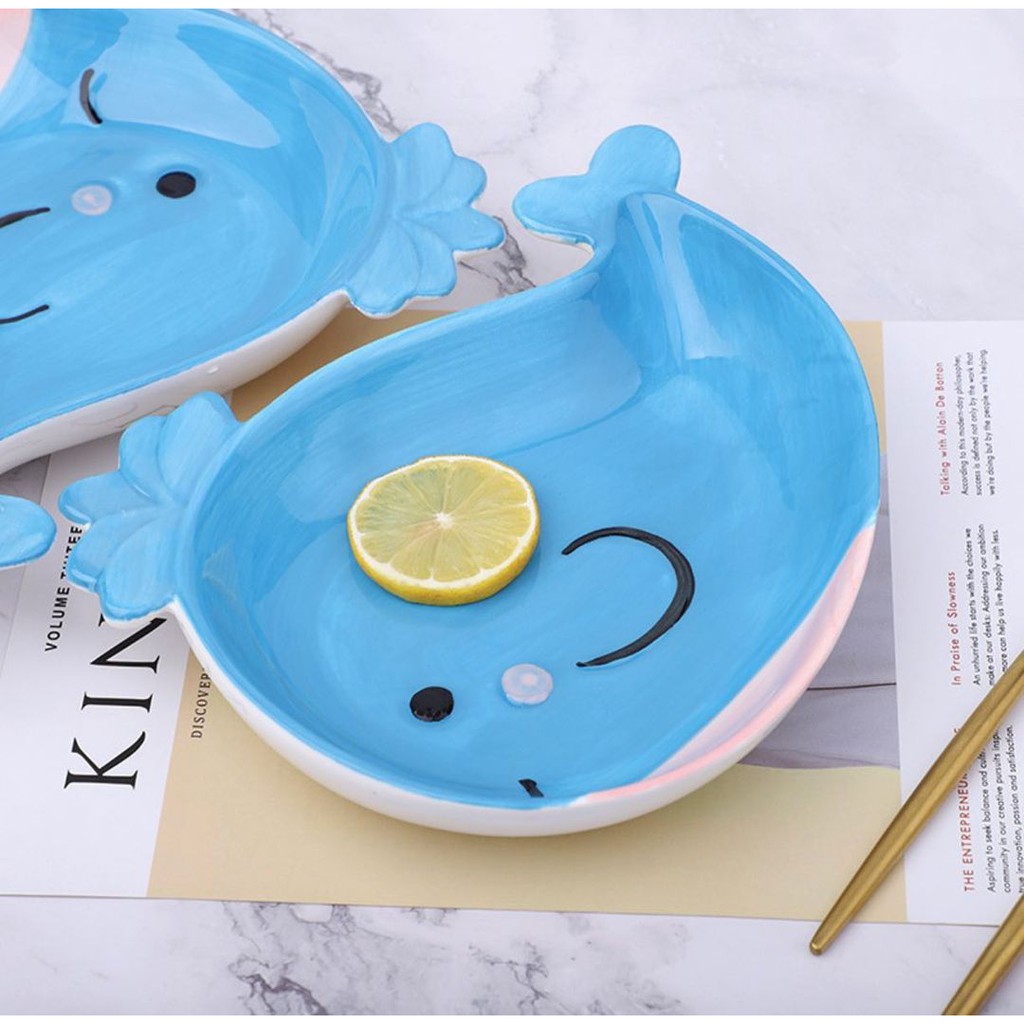 Piring saji model paus biru dengan bahan keramik