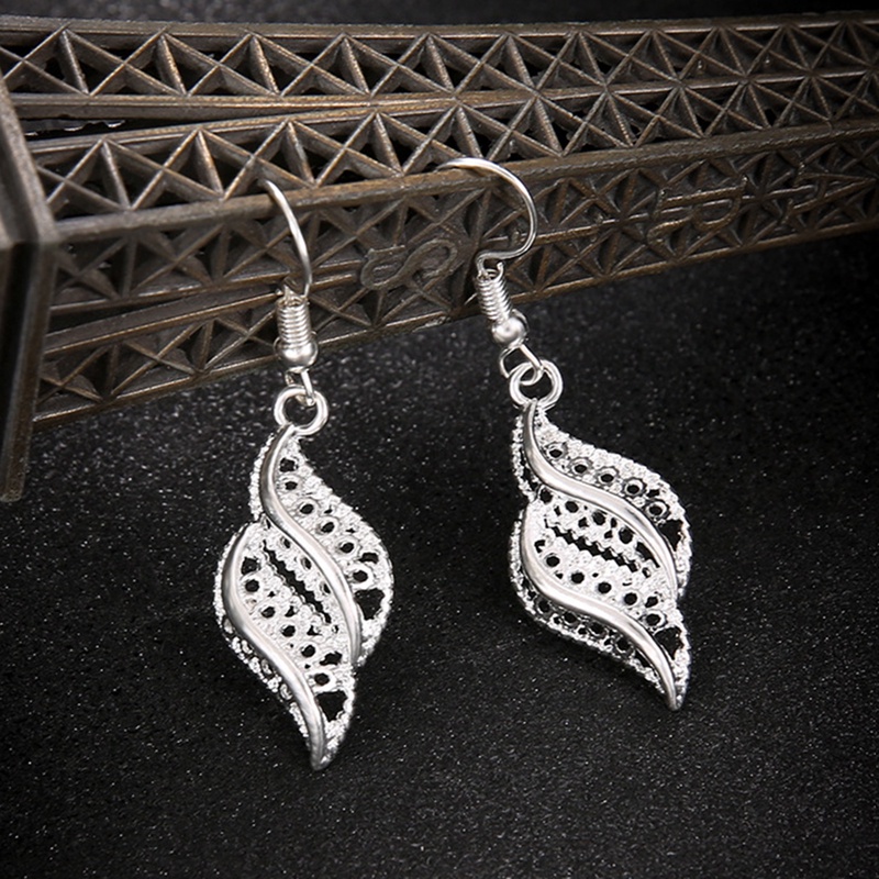 Anting Tusuk Sterling Silver 925 Wanita Bentuk Geometri Hollow Untuk Pesta Tunangan / Nikah