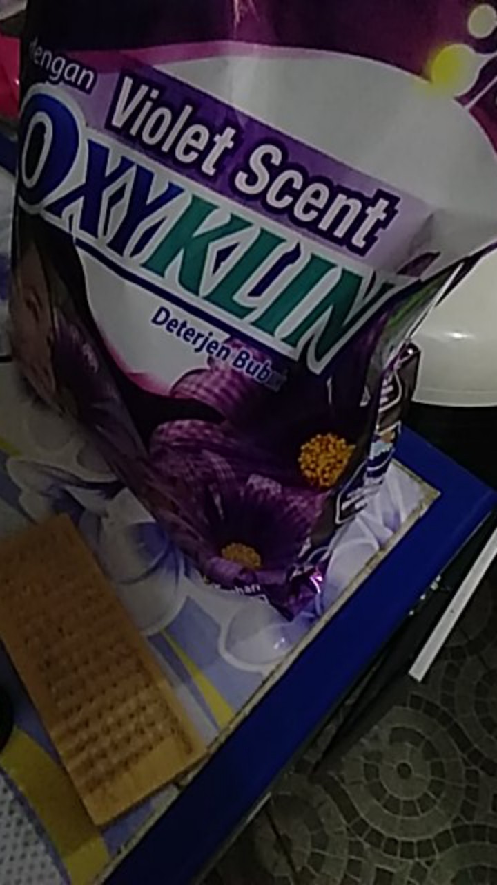 Bukrim Oxyklin Detergen Bubuk 800g + Piring Keramik