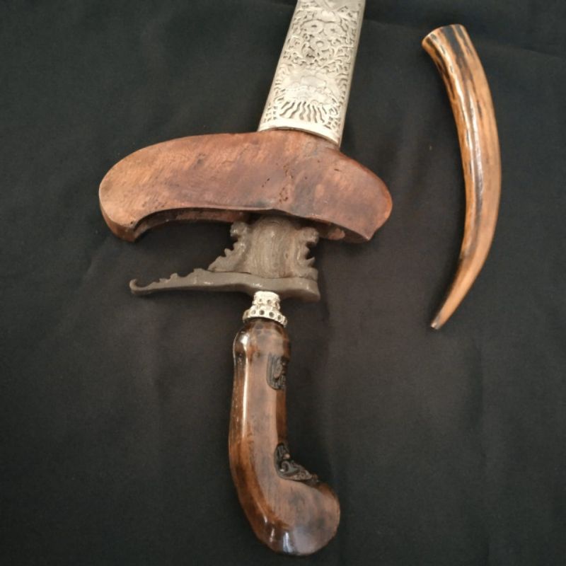 KERIS OMYANG JIMBE LUK 5 GONJO KELAP LINTAH " PUTUT LEMBAR "