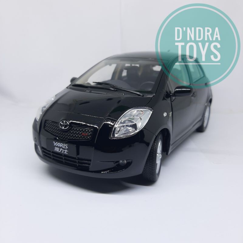 Diecast Toyota Yaris Bakpao Hitam Dealer Box Miniatur Mobil Mobilan Toyota Yaris 1:18