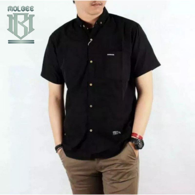 Kemeja Polos Pria Lengan Pendek Kemeja Hitam Cowo Slimfit Ukuran M L XL