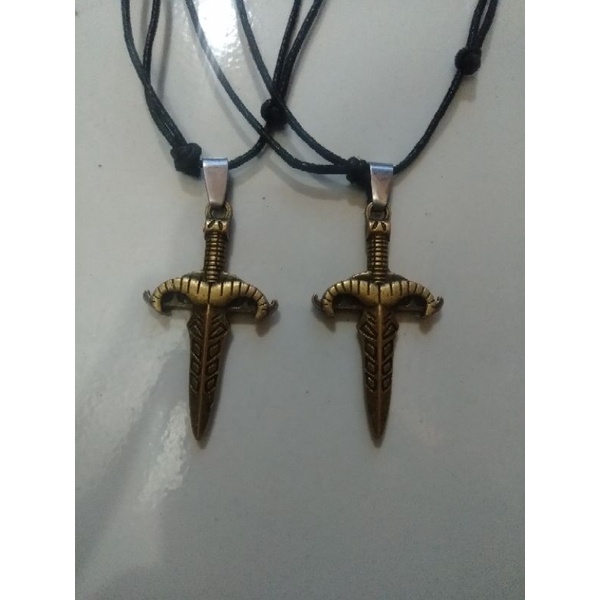 kalung belati