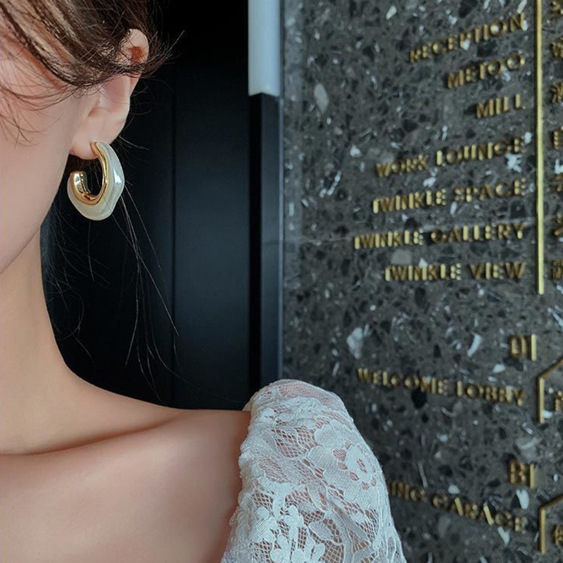 Anting Tusuk Bentuk Abnormal Aksen Mutiara Bahan 925 Silver Gaya Vintage