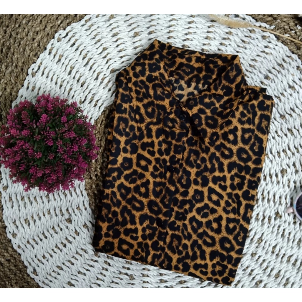 KEMEJA WANITA JUMBO MOTIF LEOPARD SIZE M XL XXL 3XL 4XL. Kemeja Murah Kemeja Kasual Kemeja BIgsize Oversize Kemeja Kerja Kemeja Keren Kemeja Panjang Kemeja Formal Atasan Wanita Termurah Terbaru Dan Kekinian Bahan Adem Bisa COD Dalam Negeri.