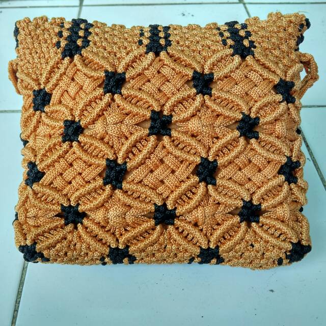 Tas Tanggung Kawung Motif