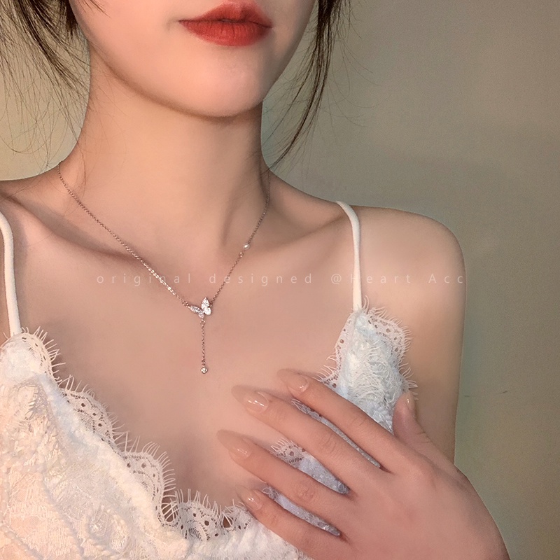 Kalung Rantai Choker Liontin Kupu-Kupu Kristal Mutiara Warna Silver Untuk Wanita