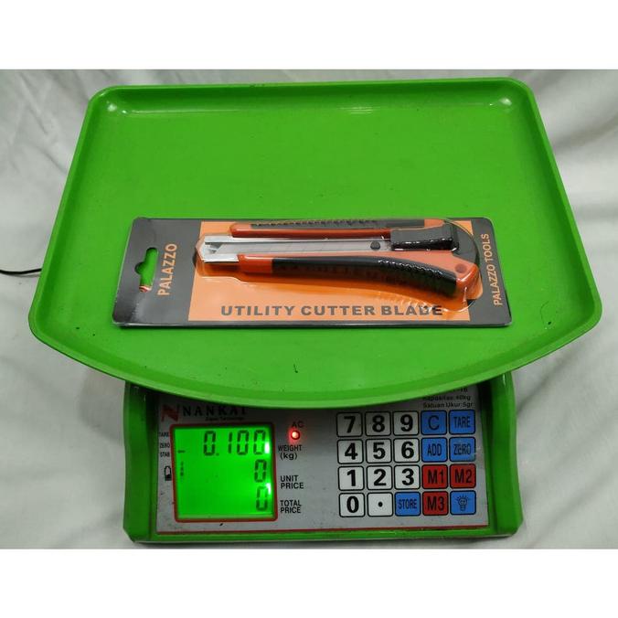 

Jual Cutter Palazzo Pisau Cutter Dorong Ukuran Besar Gagang Karet Knife Bagus
