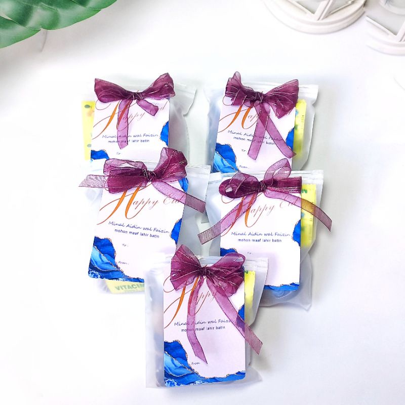 

Souvenir Hampers Masker Sanitizer