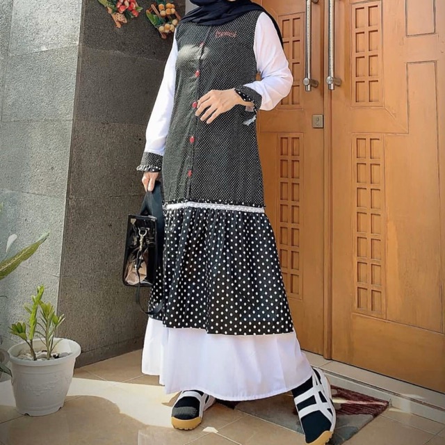 Esemel Dress Polca Hitam