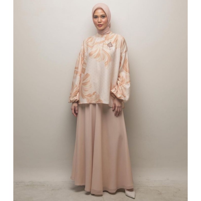 Wearing Klamby Gianna Blouse Cream size M minor