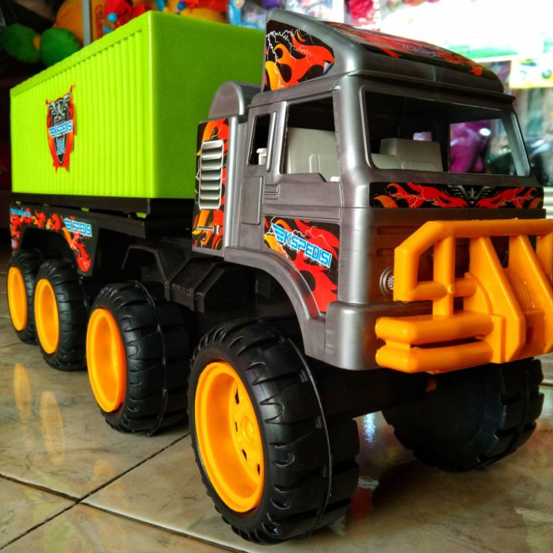 Mainan Mobil-mobilan Truck expedisi Fuso